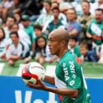 Triguinho cobrando lateral - Divulgação/Coritiba Triguinho cobrando lateral - Divulgação/Coritiba