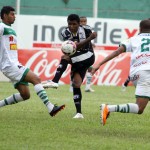 Baiano tomou o terceiro amarelo no jogo contra o Arapongas - Foto: Luciano Mendes