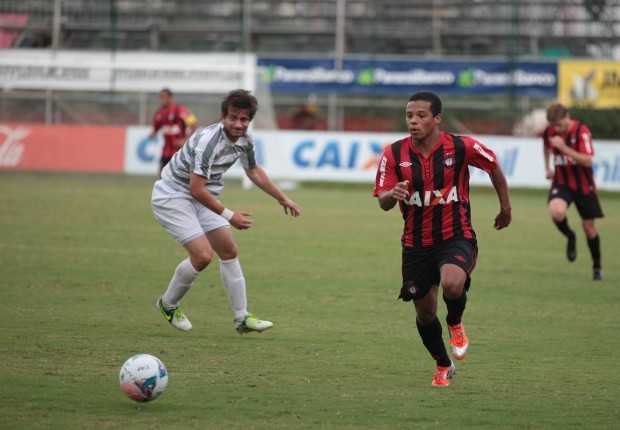 Promessa do Atlético-PR jogará Série B pelo JEC