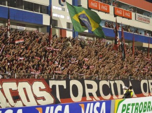 Torcida atleticana fez da Vila sua "nova casa" durante o Brasileiro. Foto: Gustavo Oliveira / Site oficial Atlético.