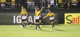 Criciúma vence o Goiás, espanta a crise e sai da lanterna da Série A