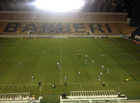Mesmo mandante, torcida do Figueira é minoria em Barueri