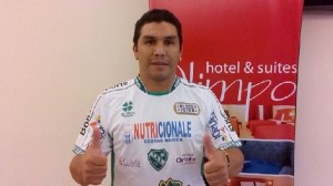 Salvador Cabañas chegou a ser anunciado pelo Tanabi-SP, mas ainda não estreou. Foto: Divulgação/Tanabi