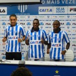 Néris, Abuda e Jean Silva foram apresentados oficialmente (Foto: site oficial do Avaí)
