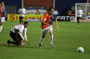 Saci sofreu rompimento do ligamento cruzado e do menisco. Foto: Site oficial Joinville