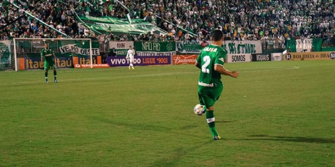 Chapecoense vence Bahia e sai da ZR