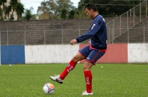 Após um mês treinando, Gustavo está liberado para atuar pelo Tricolor