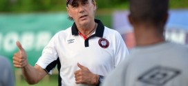 Miguel Ángel muda Atlético-PR pelo sexto jogo seguido