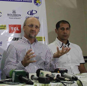 Ivair Cenci e Joel Preisner, treinadores do Foz do Iguaçu FC. Foto: Roberto Mafra/Assessoria