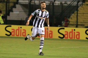 Marquinhos encara o time que o revelou para o futebol. Foto: AV Assessoria de Imprensa.