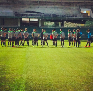 Australianos treinaram no Estádio Couto Pereira. Foto divulgação / Twitter Oficial da Football Federation Australia.