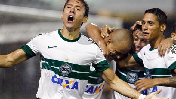 Após fim do vínculo com o Barcelona, Keirrison acerta com o Coritiba até 2017