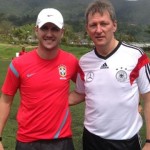 Turra ao lado de Frank Wormuth, figura-chave na renovação do futebol alemão. Foto: Divulgação