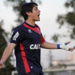 Lucas Otávio, de 19 anos, mostrou ter boa movimentação, apoio ao ataque e forte marcação e é indispensável no atual momento do time. Foto: Site oficial Paraná Clube