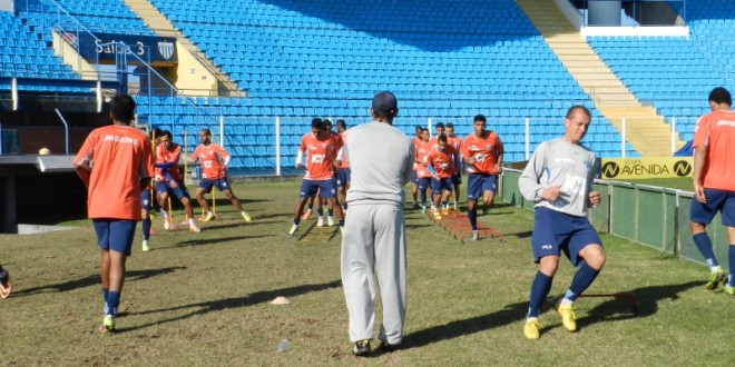 Avaí encara Lusa sem Cléber Santana que deve ir para rival