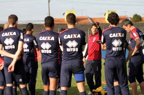Jogadores e diretoria do Paraná Clube chegam a um acordo sobre salários atrasados e risco de greve é descartado
