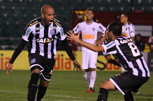 Figueirense marca nos acréscimos e arranca empate contra o Galo