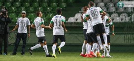 Coritiba vence Chapecoense no Couto