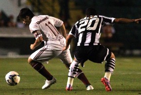 Em jogo movimentado, Figueirense empata com Fluminense