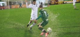 Em jogo encharcado, Chapecoense e Goiás não saem do zero a zero