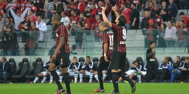 Após maratona de jogos, Claudinei tem primeira semana inteira no Atlético-PR