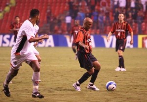 Em 2007 o Furacão se classificou vencendo o Vitória na Arena por 3 a 0 após ter perdido por 4 a 1 fora de casa. Foto: Arquivo do Site oficial Atlético-PR