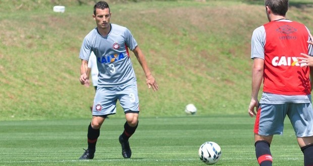 Furacão confirma contratação de zagueiro