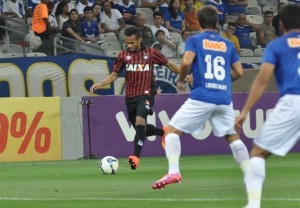 Sueliton voltou ao time, mas não teve muitas oportunidades no ataque. Foto: Mauricio Mano/Site oficial Atlético-PR