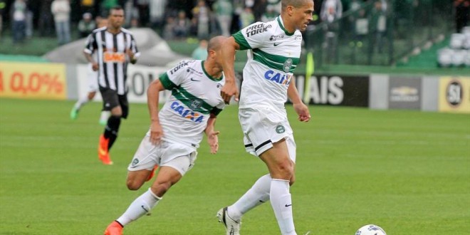 Após eliminação, Coritiba tem baixa de Alex e desabafo de Zé Love