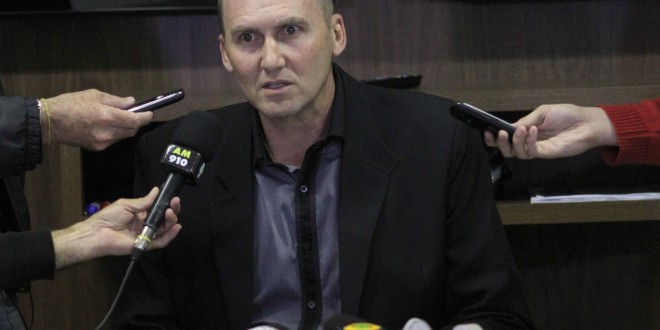 Criciúma apresenta oficialmente novo treinador e jogador