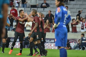 Em casa, Atlético vence o Corinthians e se recupera