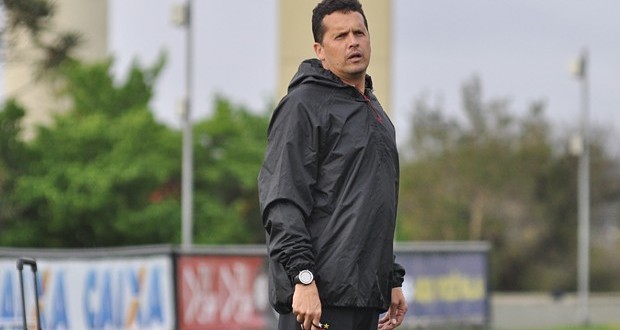 Claudinei Oliveira foi só mais um que deixou o Tricolor e virou a casaca