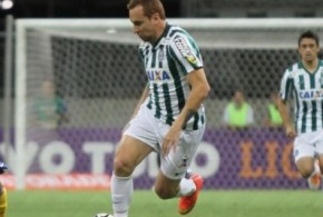 Coritiba empata com concorrente direto