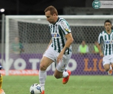 Coritiba empata com concorrente direto