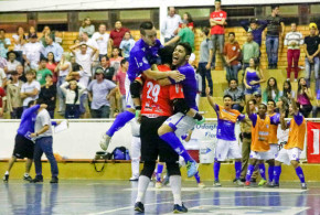 Equipe de Foz do Iguaçu volta aos playoffs do Paranaense de Futsal