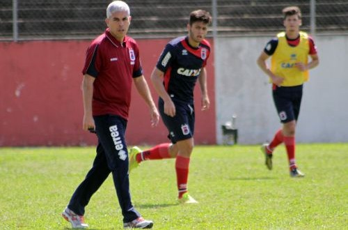 Ricardinho comanda seu primeiro treino e prega “humildade” em seu retorno ao Tricolor