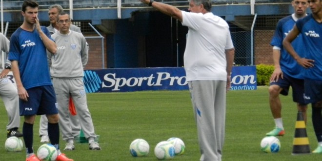 Avaí recebe o Vila Nova e luta para voltar a vencer em casa