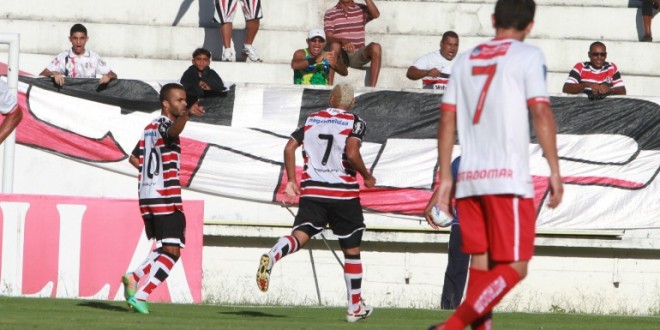 Carlos Alberto retorna ao Atlético-PR para reforçar setor de armação