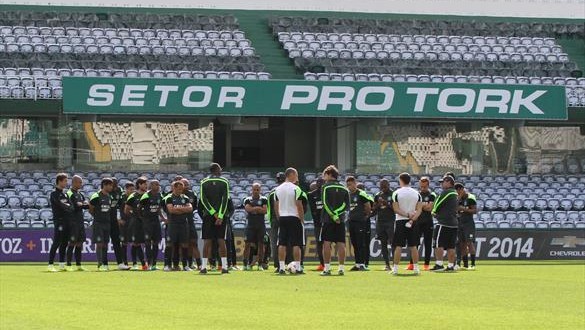 Coritiba viaja para Santos para sair da ZR