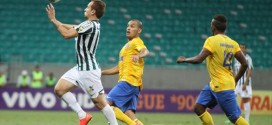 Em mais uma partida polêmica, Coritiba empata com Bahia
