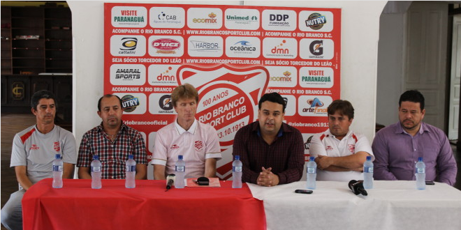 Rio Branco apresenta elenco para temporada 2015