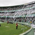 Torcida do Coritiba fez festa com papéis higiênicos no Atletiba. Foto: Site oficial Coritiba.