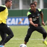 Rosinei deve voltar ao time titular no clássico. Foto: Site Oficial do Coritiba