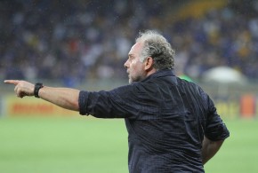 Após mais uma derrota, Criciúma precisa vencer todos os jogos para permanecer na Série A