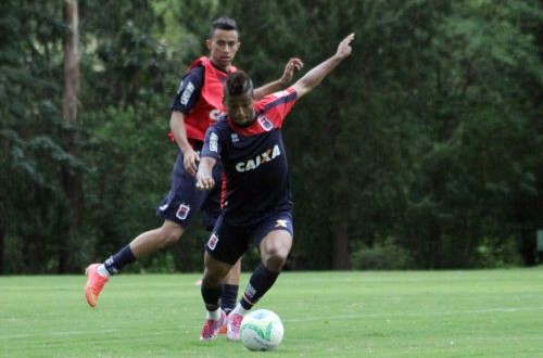 Cheio de desfalques, Paraná encara Bragantino no interior paulista pela penúltima rodada da Série B