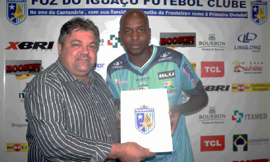 De volta à terra natal, goleiro Edson Bastos assina com o Foz do Iguaçu