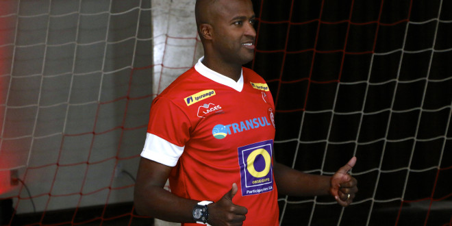 Atacante Reinaldo é apresentado no Inter de Lages