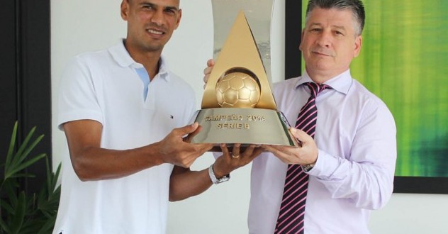 Troféu da Série B chega à Joinville e ficará exposto neste sábado