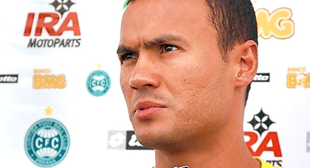 Ex-zagueiro do Coritiba acerta com Avaí