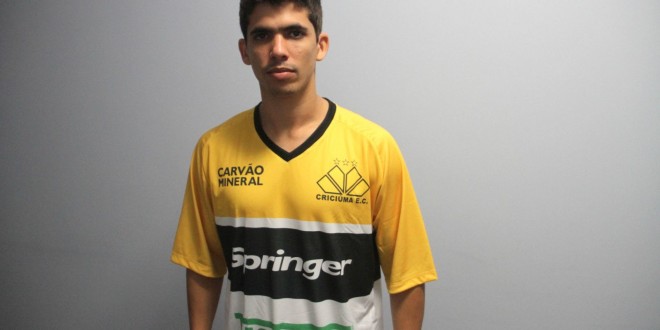 Criciúma acerta com meia Natan, do Santa Cruz-PE